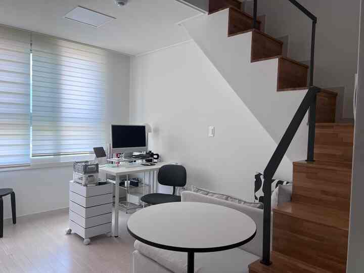 Mid Century ラウンドテーブル［2色・2サイズ］を使ったコーディネート 3