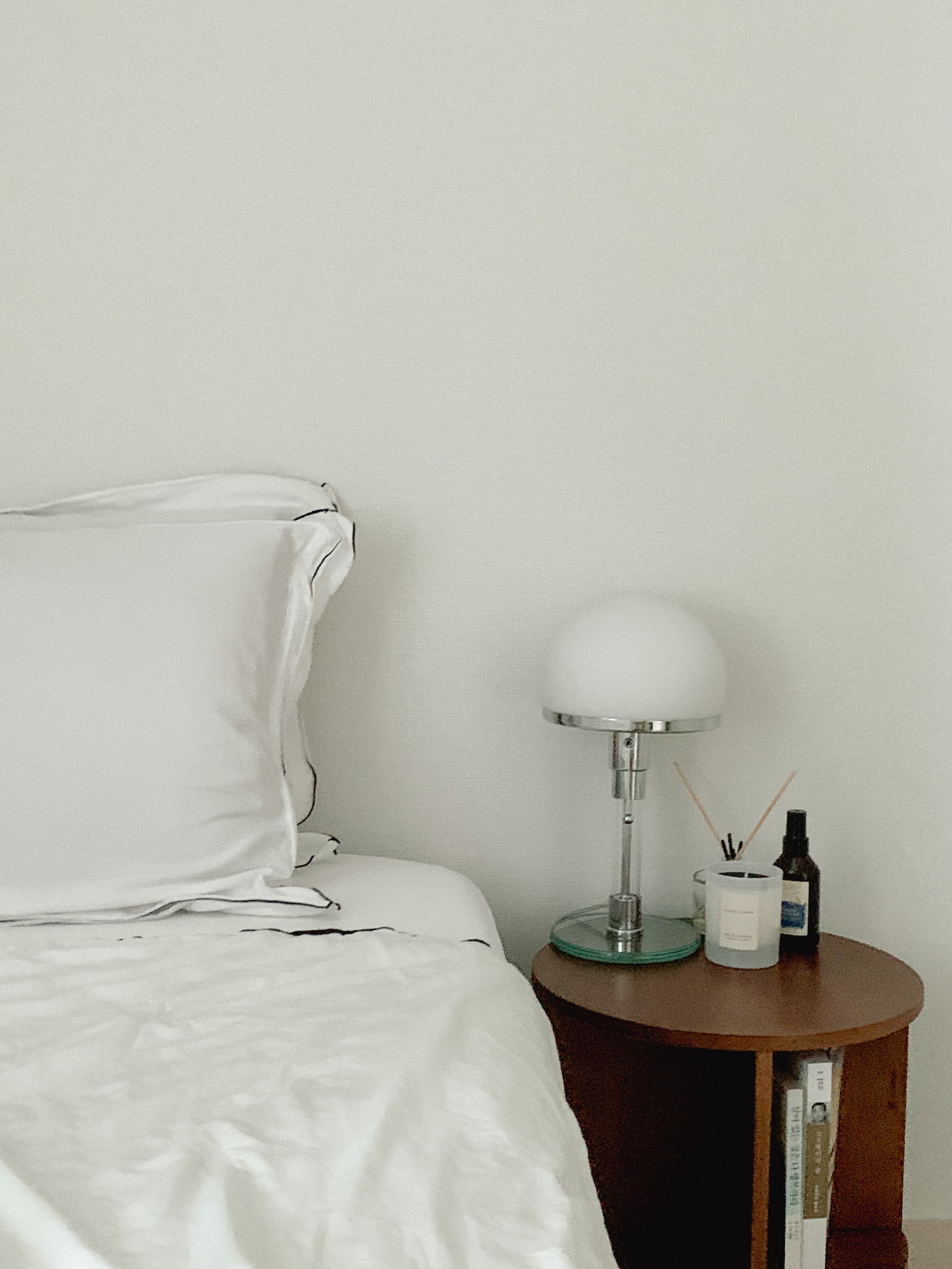 Round Wood Side Table with Built-in Bookshelf user photo