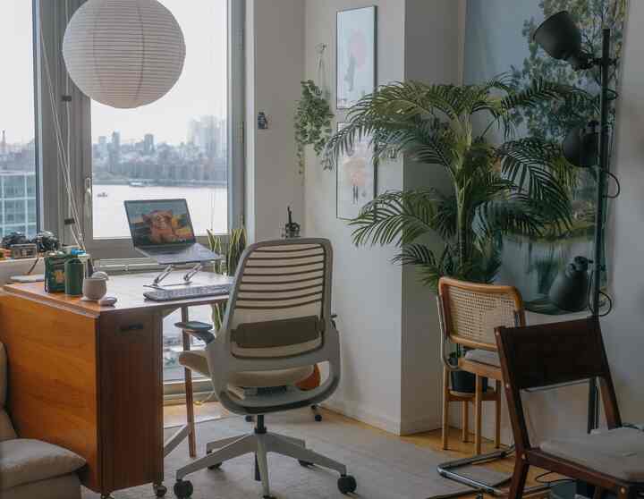 Inside a newlywed couple's 500 sq ft NYC studio apartment 