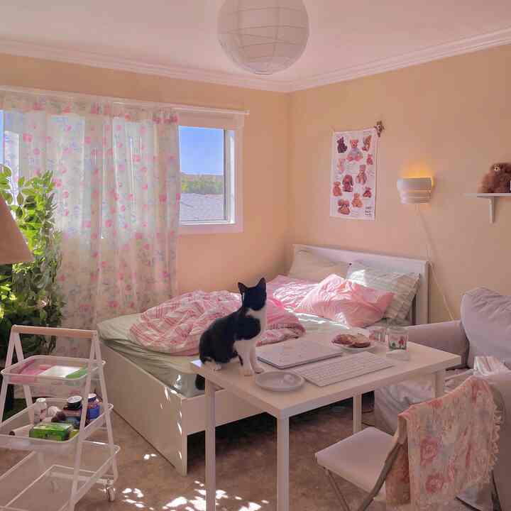 🏠Inside an 890 sq ft colorful LA apartment featuring IKEA finds