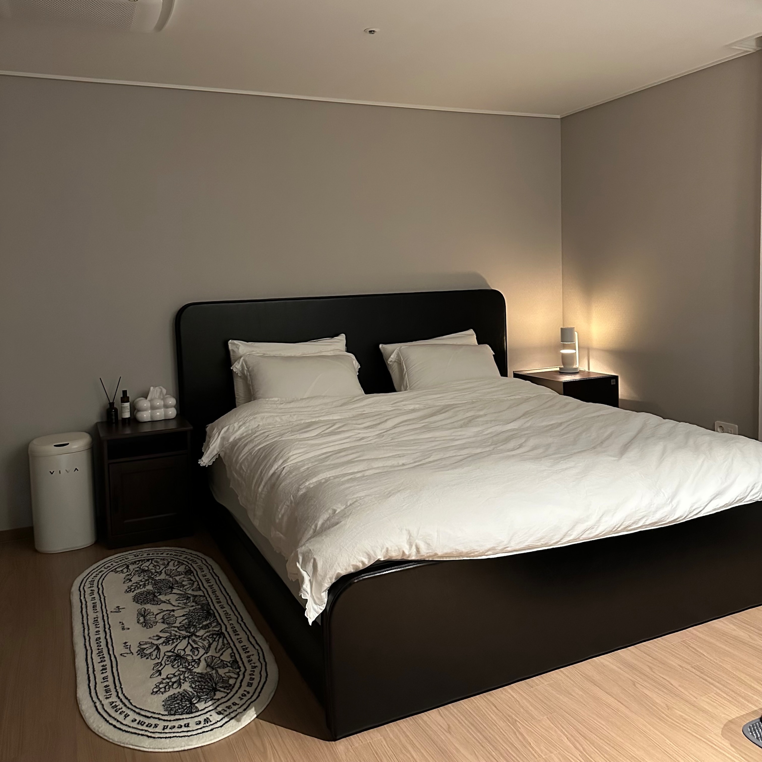 Minimalist Candle Warmer Lamp user photo