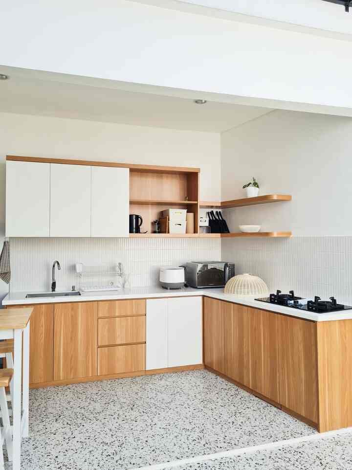 Nyaman ala Rumah Bertiga