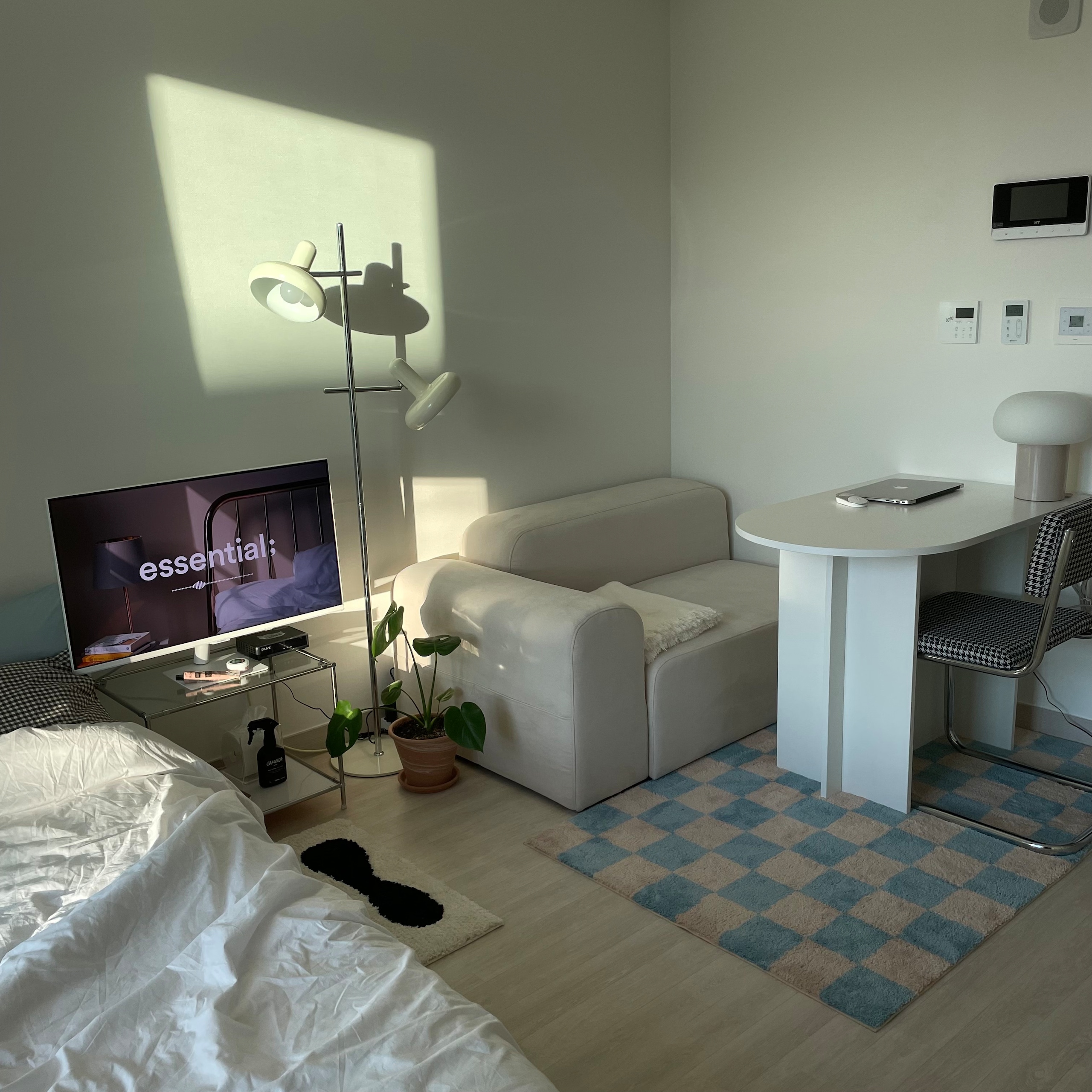Semi-Oval Dining Table user photo