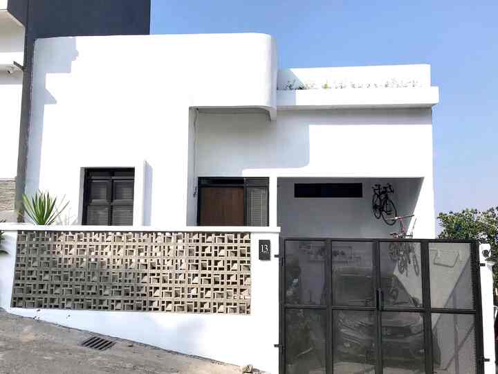 Rumah Fasad Art Deco di Ujung Jalan