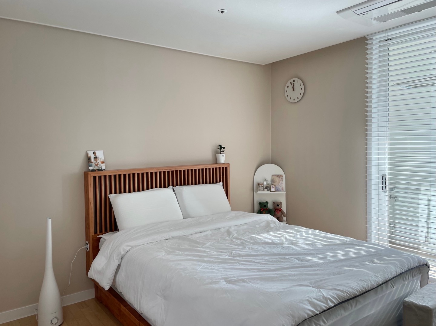 Wood Nature Leaf Wall Clock user photo