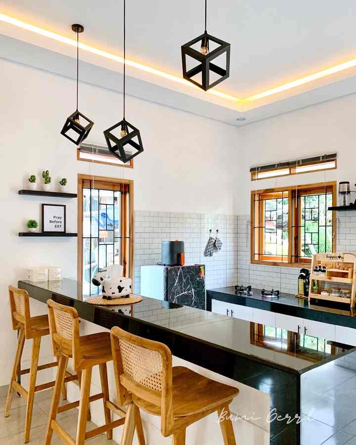 Rumah di Tengah Kebun Mangga