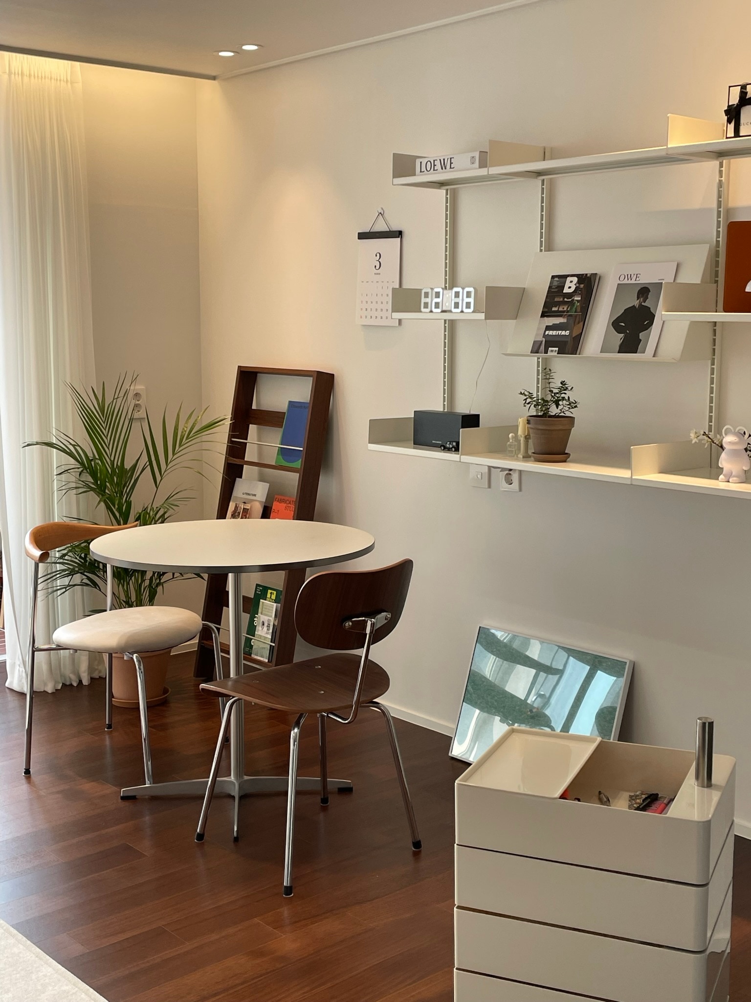 Bold Interior Magazine Rack user photo