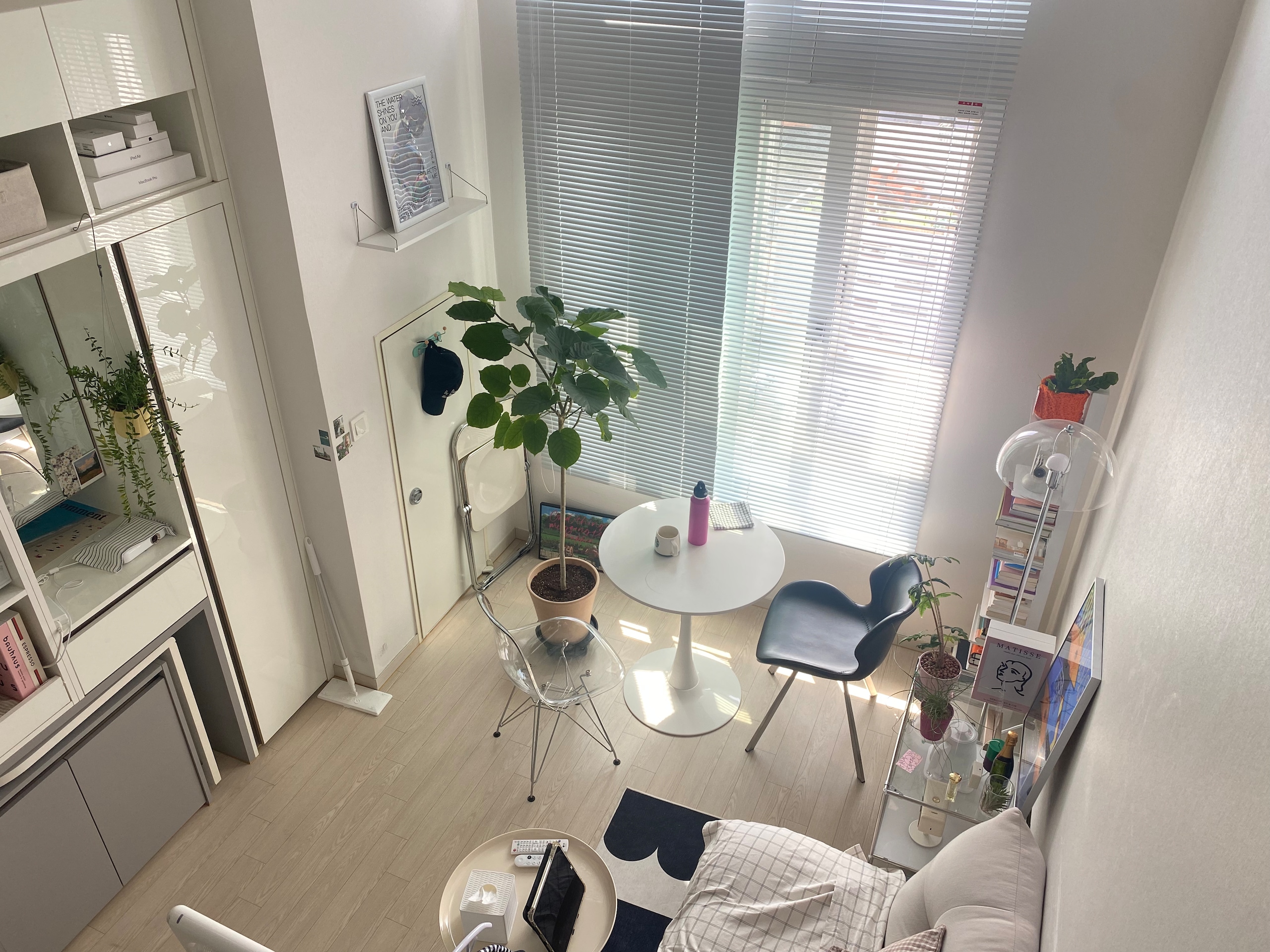 Eiffel Base Molded Chair user photo