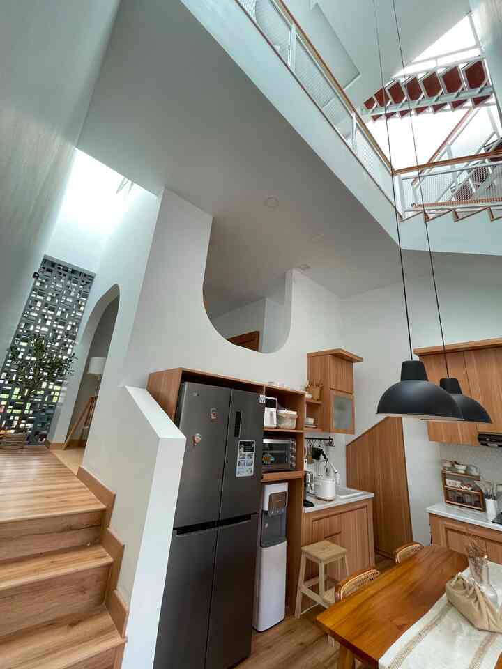 Rumah Istimewa Banyak Tangga di Bukit Bandung