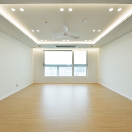 부천 상동 상동스카이뷰자이 35C평 인테리어: 인테리어필름, 거실실링팬 | 라이프스타일 슈퍼앱, 오늘의집