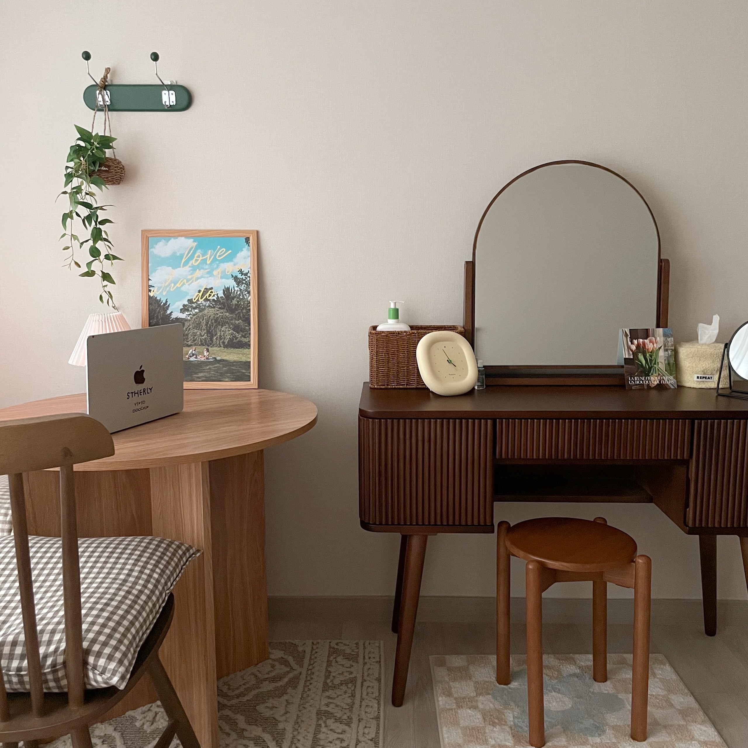 Small Round Dining Table user photo