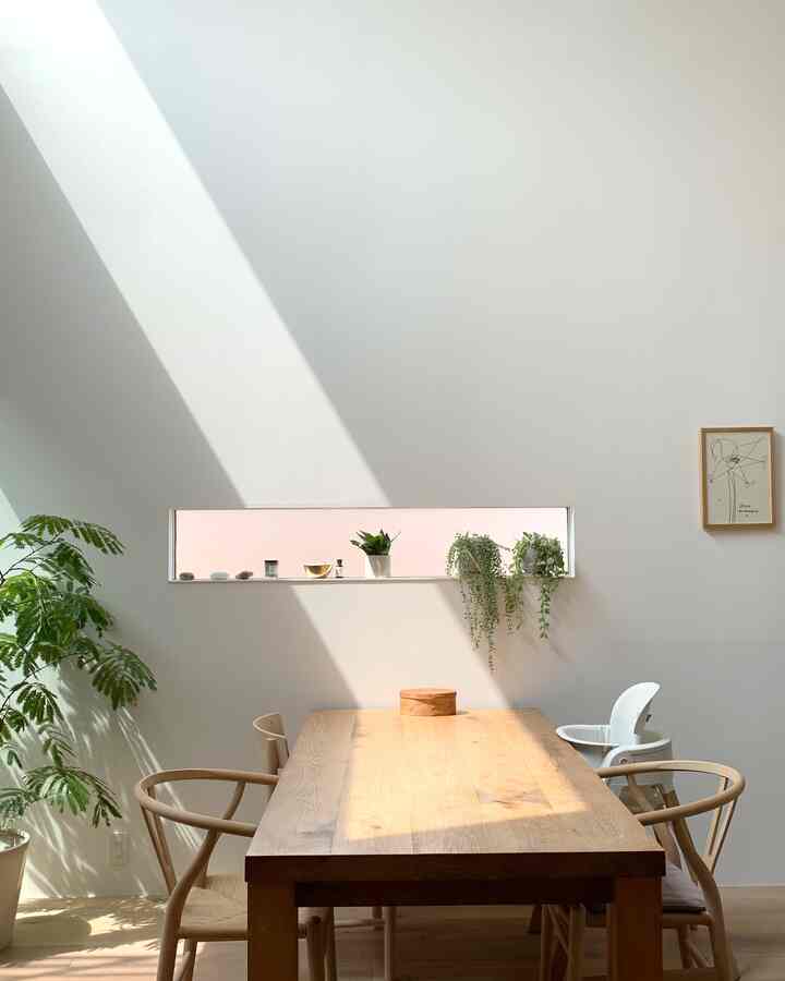 🇯🇵 シンプルな余白と植物のある暮らし：吹き抜けのある明るい一軒家