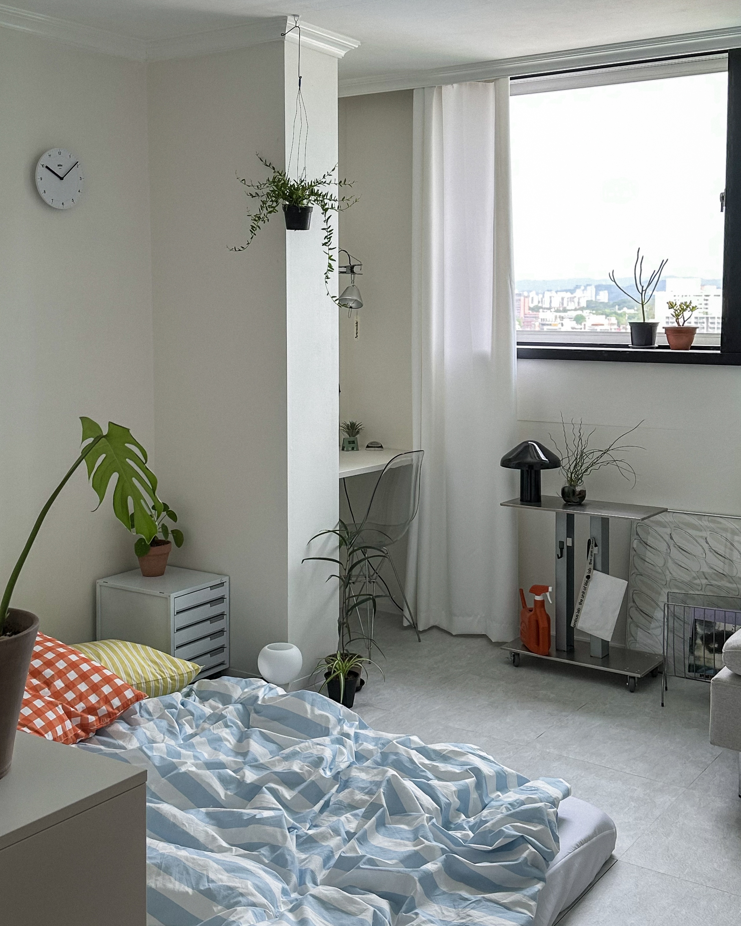 Eiffel Base Molded Chair user photo