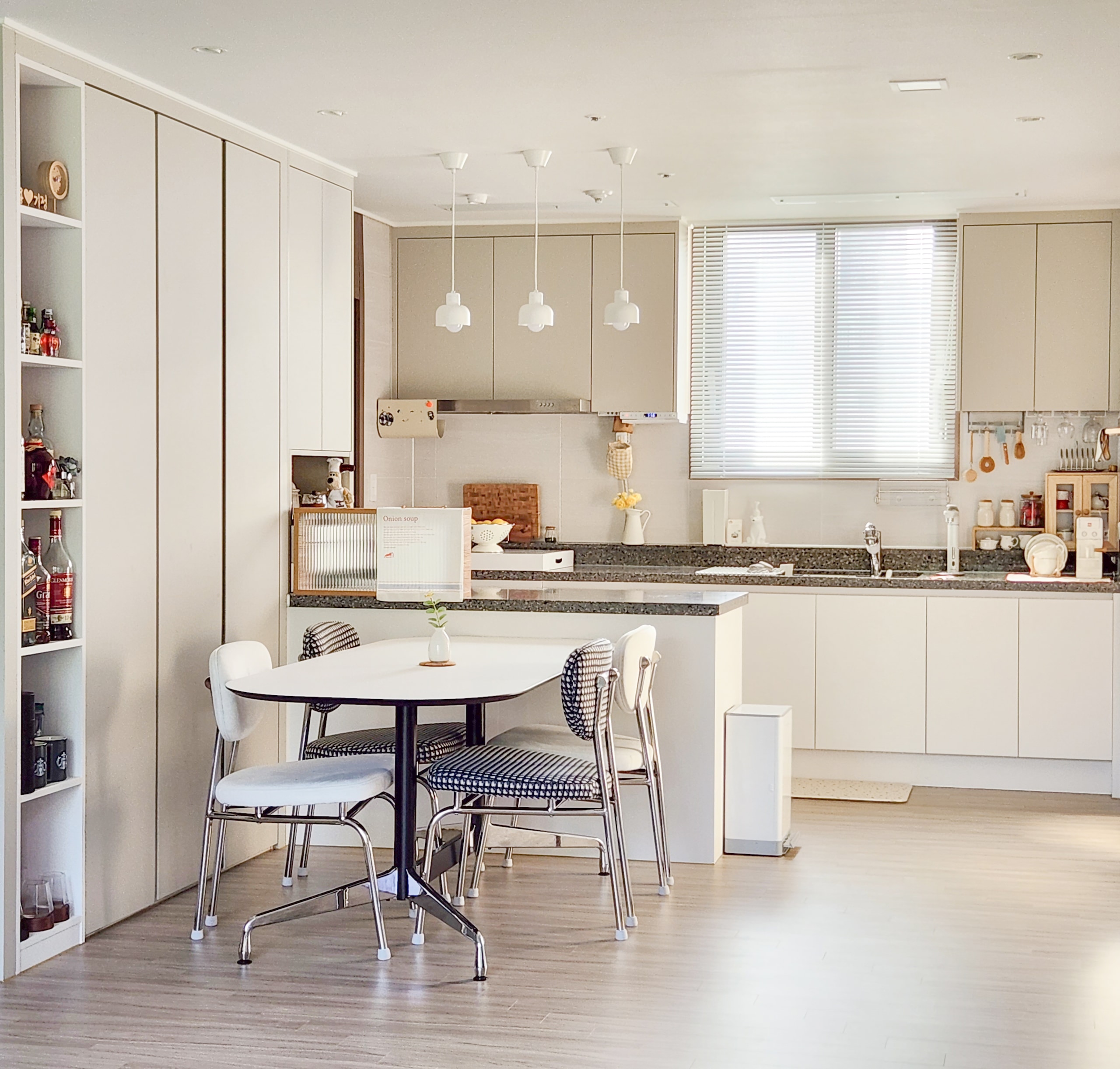 Milky LPM Glass Kitchen Island Partition user photo