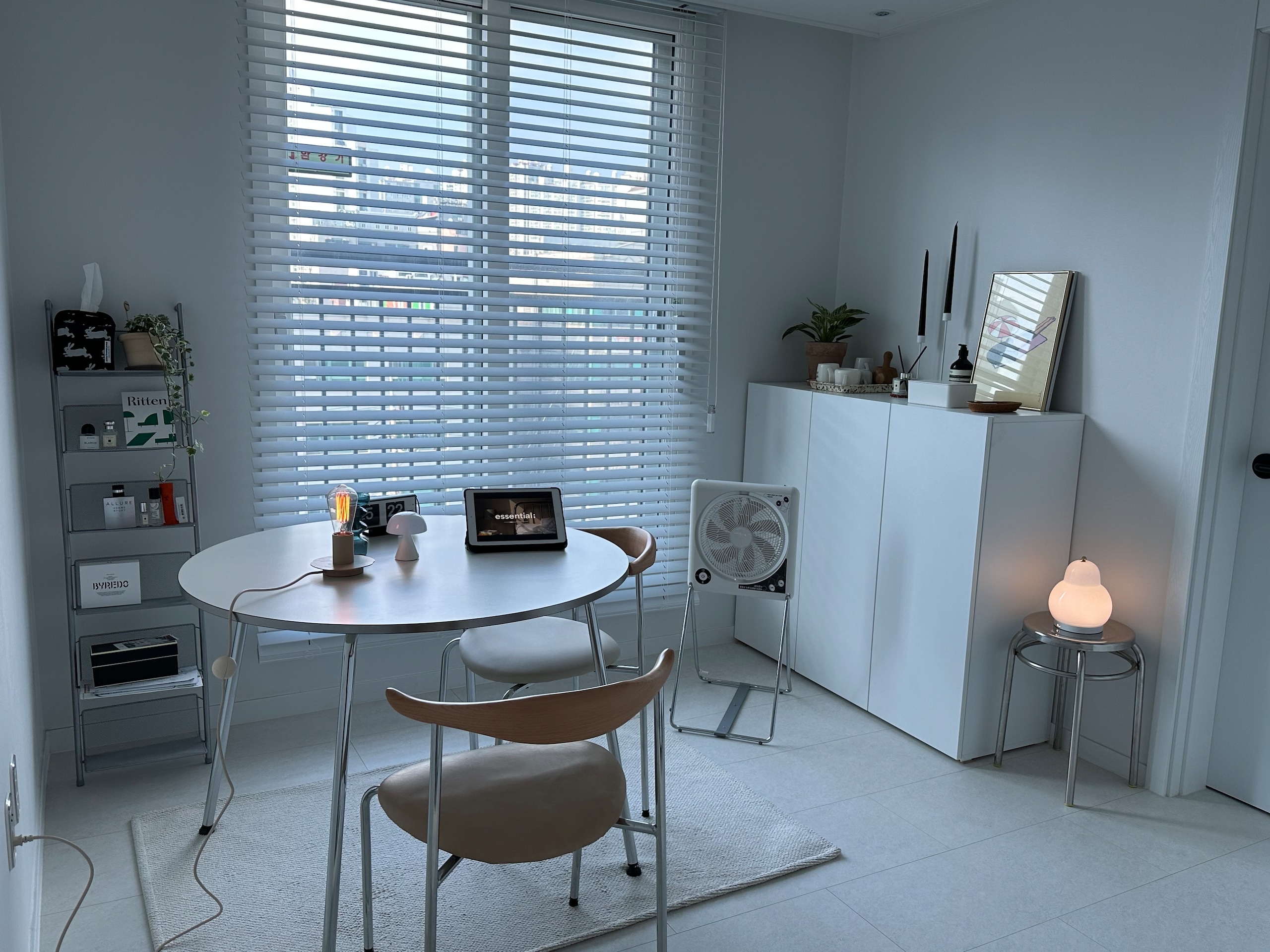 Mid Century Wooden Back Dining Chair user photo