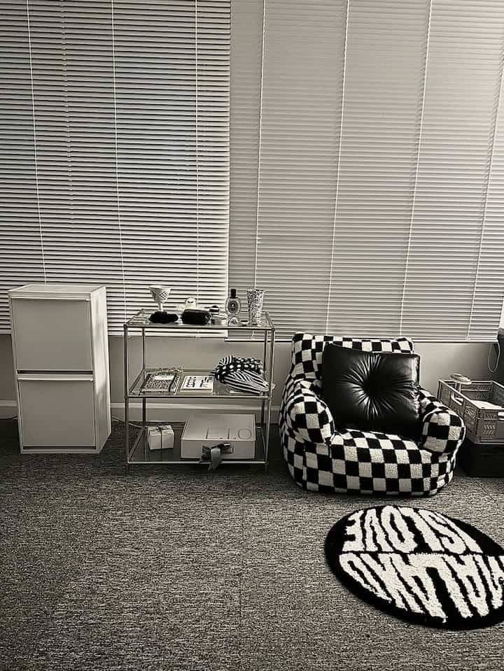 🇰🇷 1R｜キッチュな雰囲気をプラスしたおしゃれな無彩色インテリア