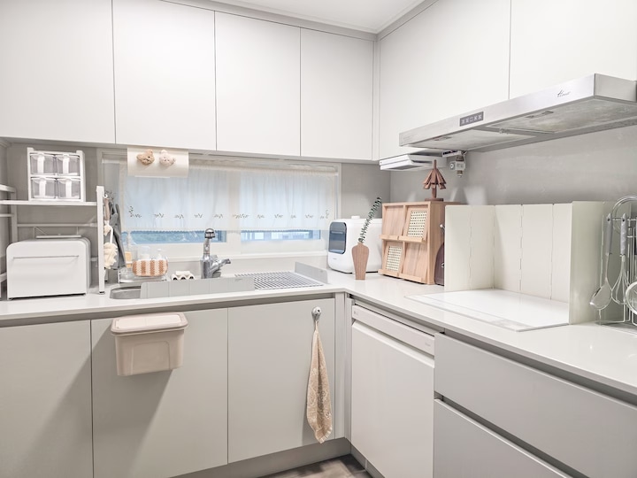Mid-Century Slide Steel Storage Cabinet user photo