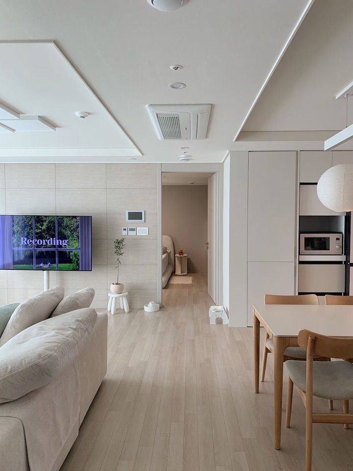 Round Shelf Side Table user photo