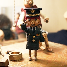 안녕하세요~ 
꼬마 해양경찰 Marine Walnut 이에요 :-)
바다에서의 안전을 책임집니다! ;-)