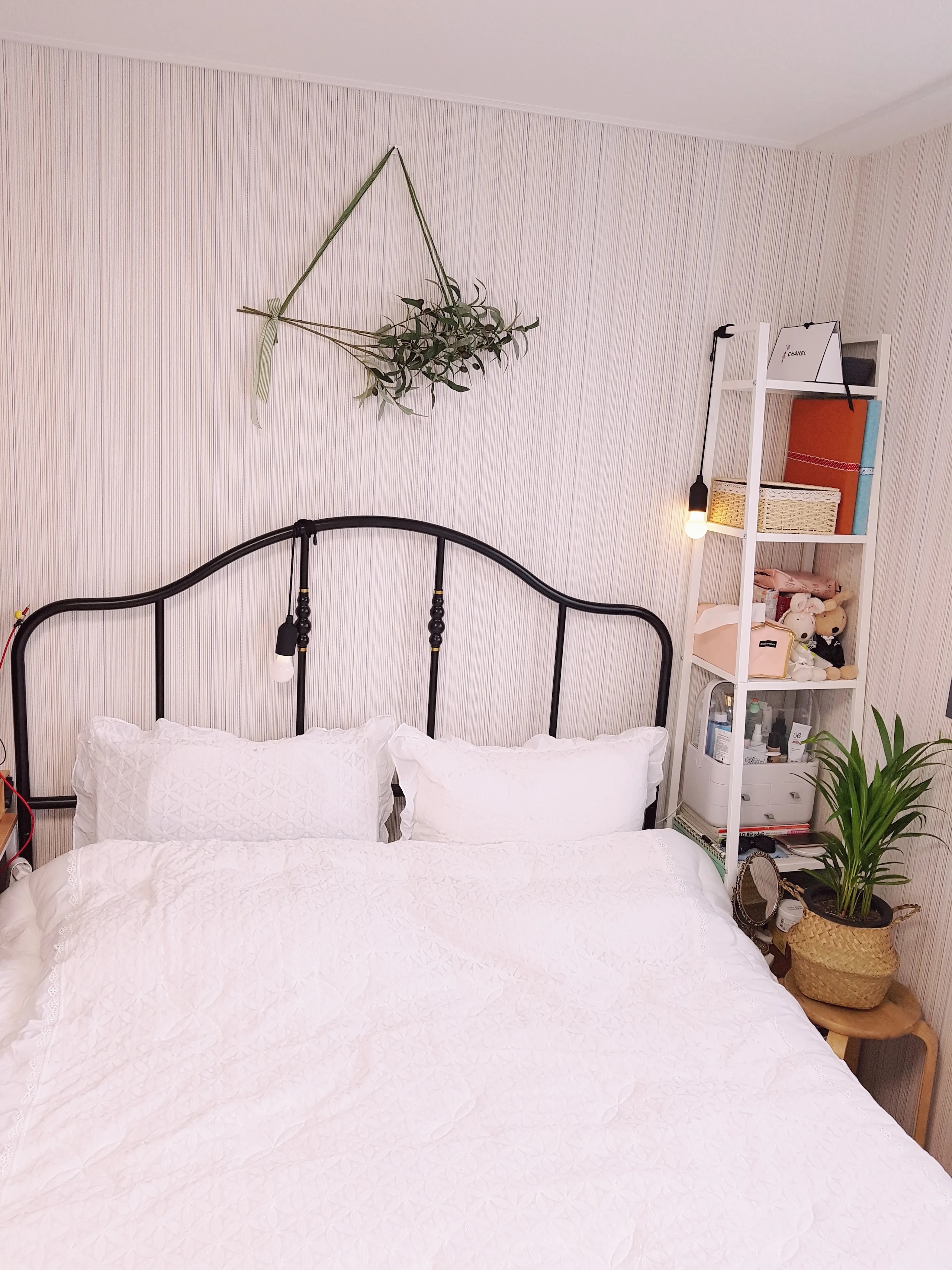 IKEA SAGSTUA サグストゥーア ベッドフレーム | Ohouse