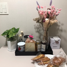 바쁘고 정신없는 아침은 대부분 빵과 우유, 시리얼로 간편하게~^^ 