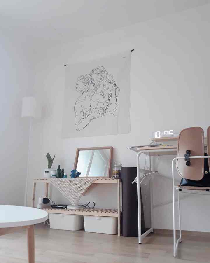 화이트, 우드, 베이지톤으로 꾸며봤어요:)