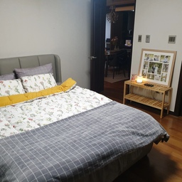 아직도 정리중인 두번째 우리집♡ 봄 느낌 뿜뿜한 이불까지 놓으면 1차 완료!
