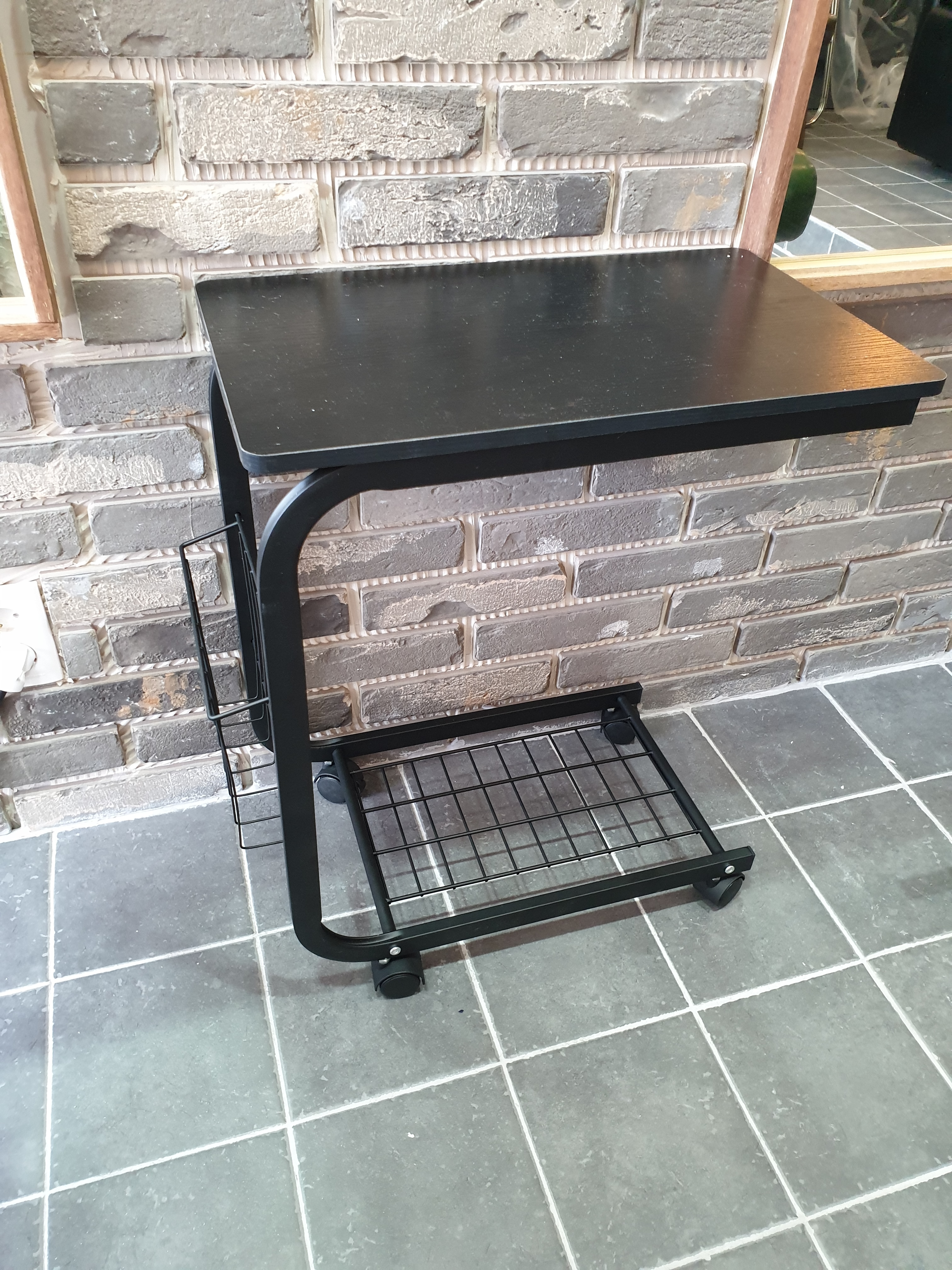 Rolling C-Shaped Side Table with Magazine Rack user photo