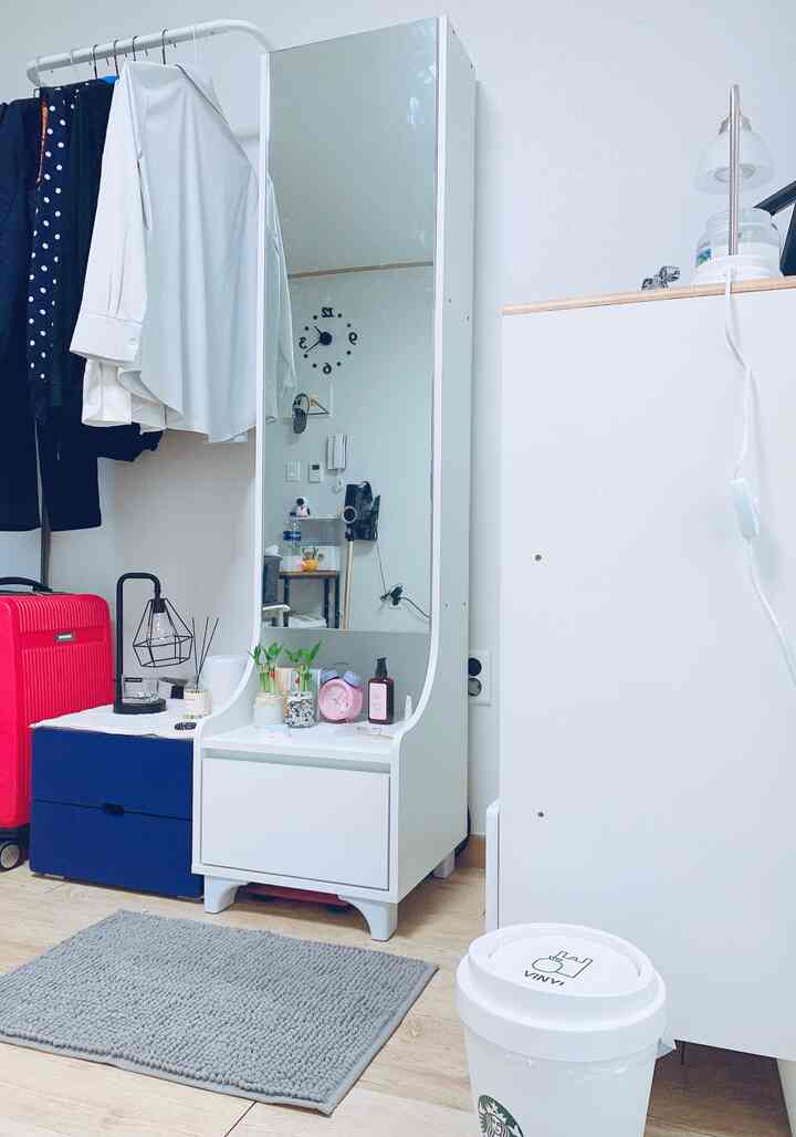 화장대+얇은옷 바행거+발매트를1+1인 하나를 러그로 이용ㅎㅎㅎㅎ