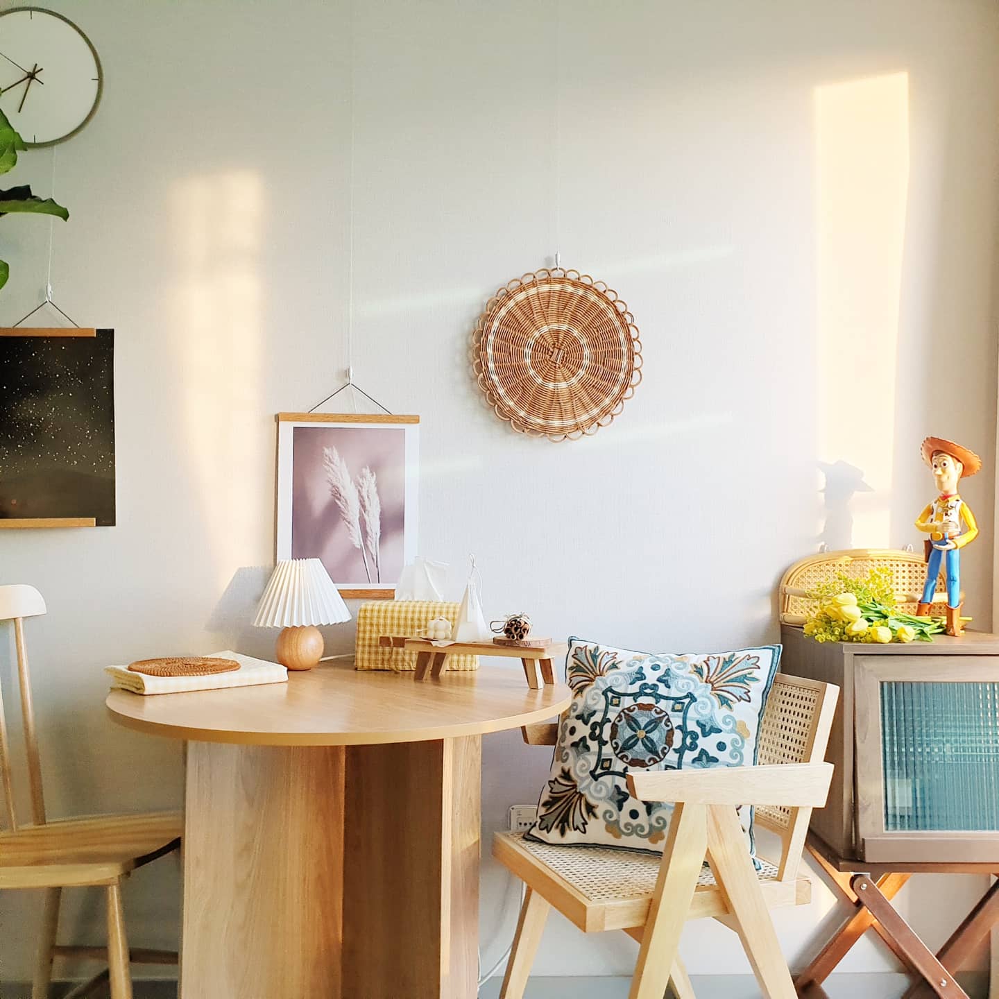 Small Round Dining Table user photo