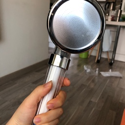 샤워기 자체 무게가 조금 있지만 3단계로 수압을 조절할 수 있어 너무 편하고 필터로 걸러지는게 보여요!