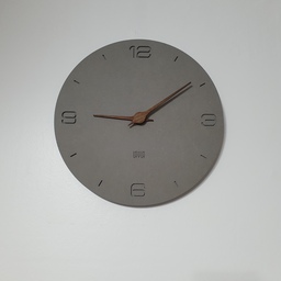 화이트 거실 벽에 건 콘크리트색상 28cm 무소음 시계에요.