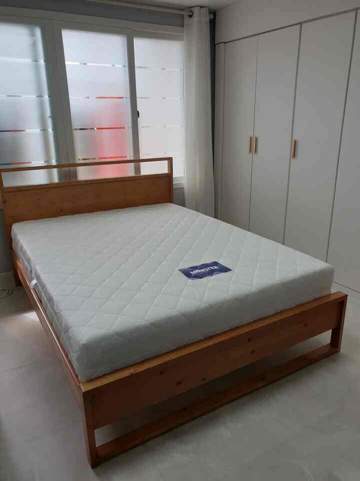 새로들인 침대.
심플해서 넘 좋다