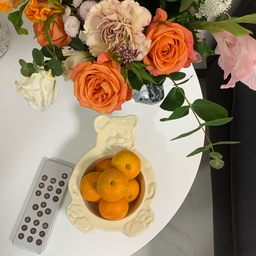바뀌는 계절을 맞이 하는 법 💛
선선하고 추운 계절에 나오는 귤!
거실 쇼파에서 계절 과일인 귤을 먹으면서
집에서 쉬면 그렇게 행복해요 ㅠㅠ
집이 주는 행복감이 크나큰 아이 저요저...
