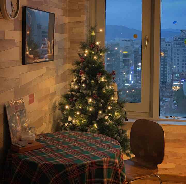 Tagged posts featuring TJALLA Wall clock 1