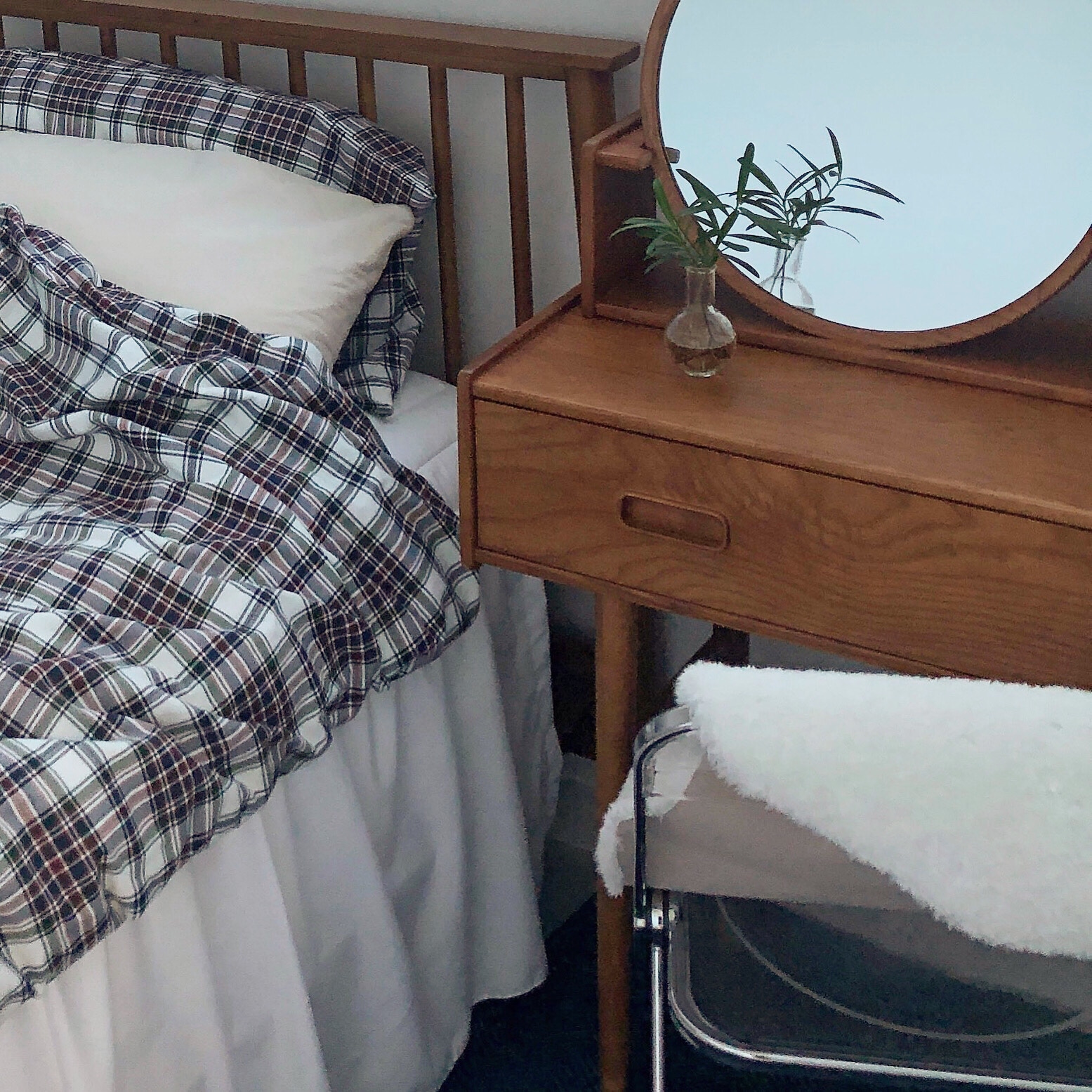 Soft Linen Touch Quilted Bed Skirt with Lace user photo