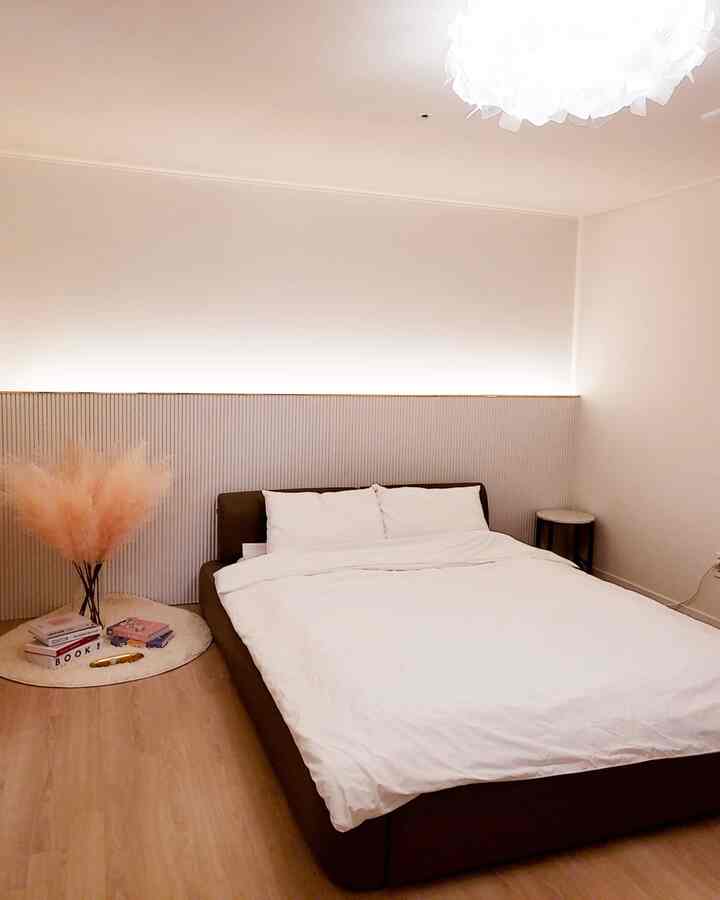 White and brown toned bedroom featuring a large bed and natural decor elements creating a cozy atmosphere