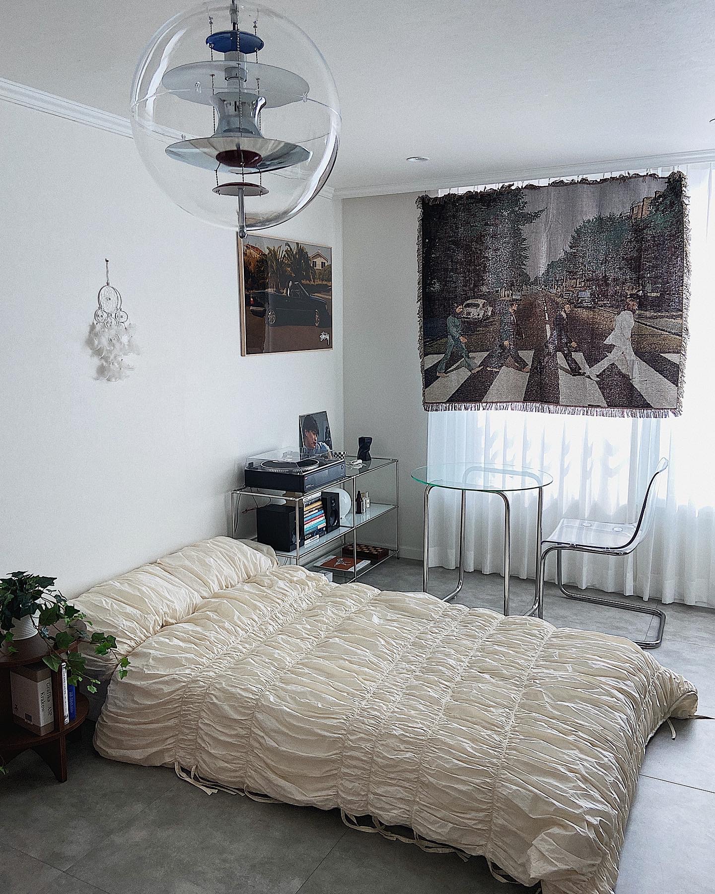 Round Wood Side Table with Built-in Bookshelf user photo