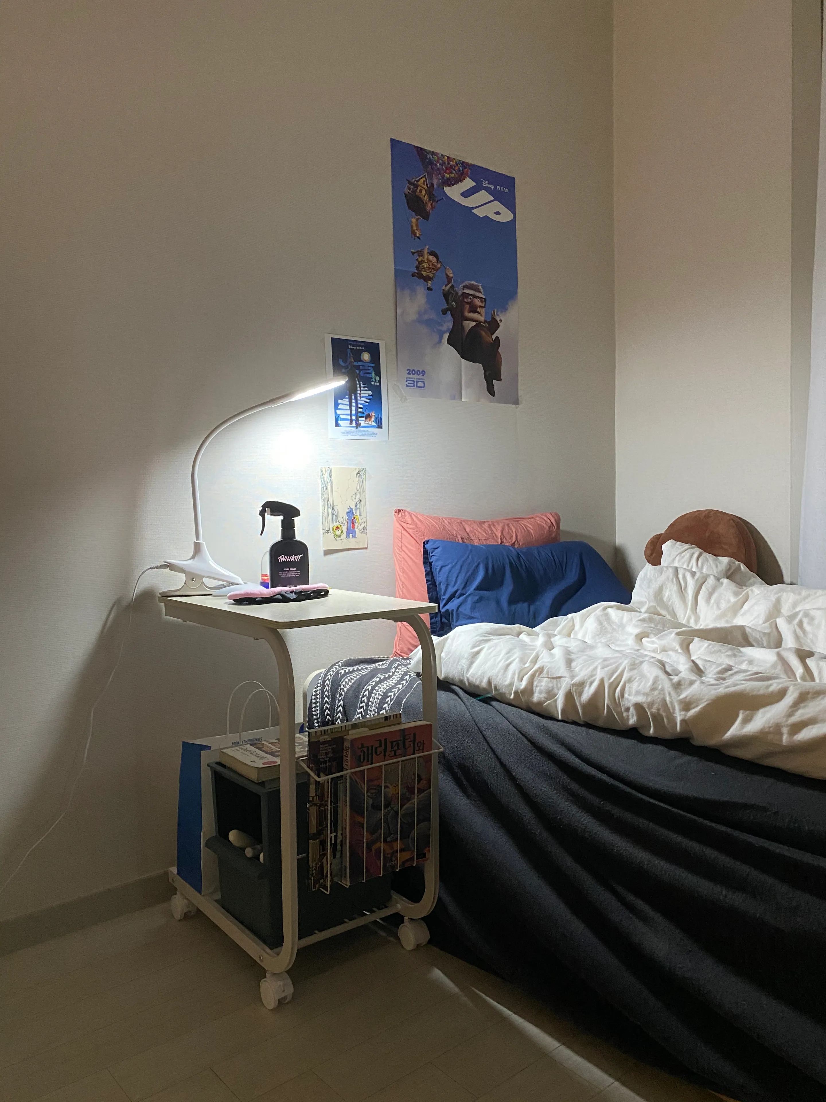 Rolling C-Shaped Side Table with Magazine Rack user photo