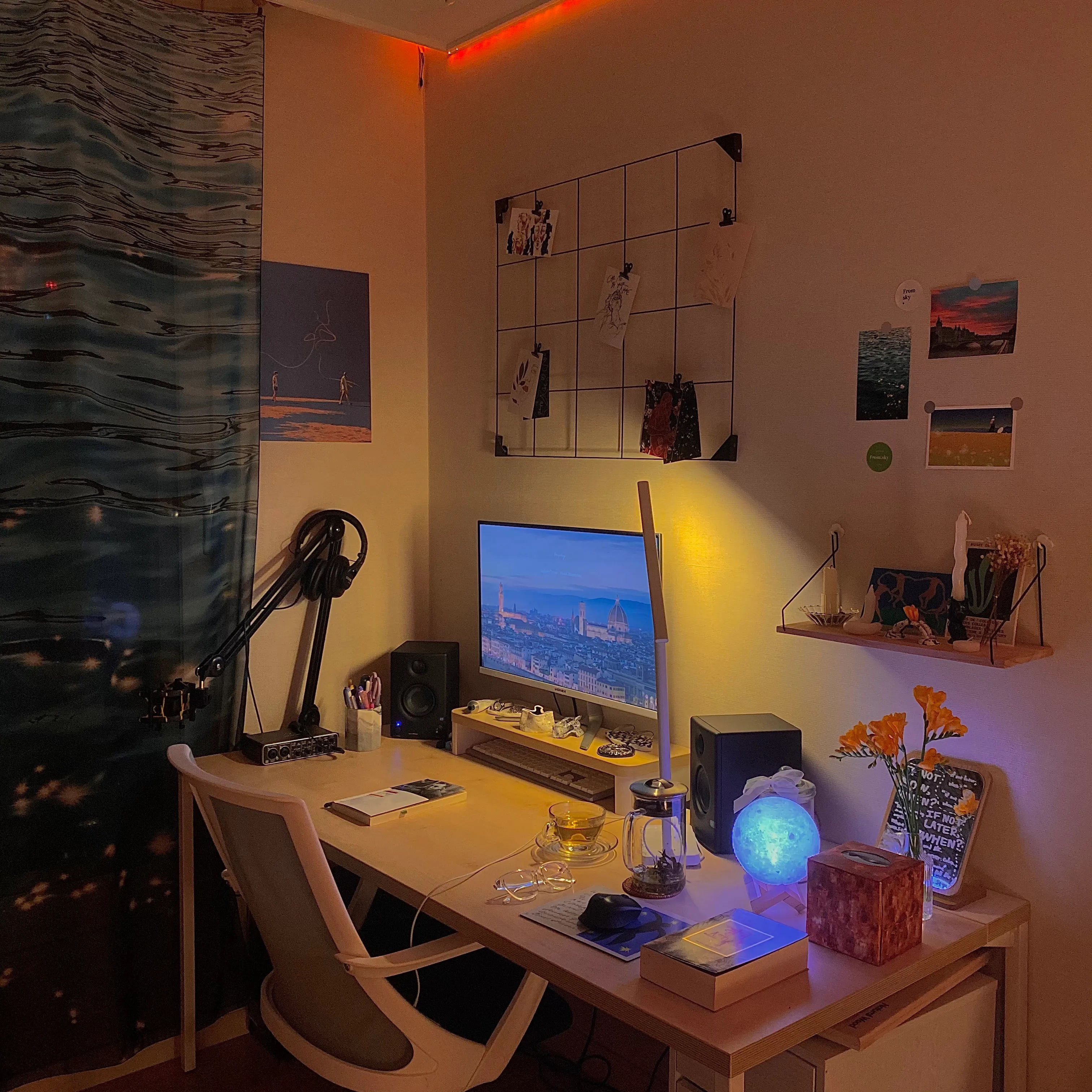 Moon Table Lamp user photo
