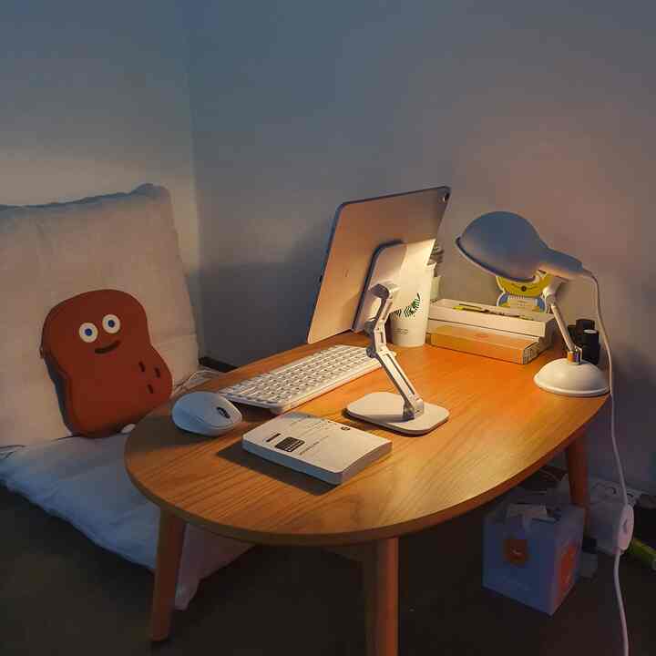 デスクはホワイト系でこだわりました:)

きれいで、私が欲しかった雰囲気だと思います。