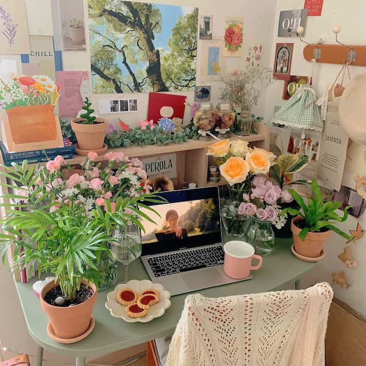 Spring Desk Interior is My Own Little Garden🌿
