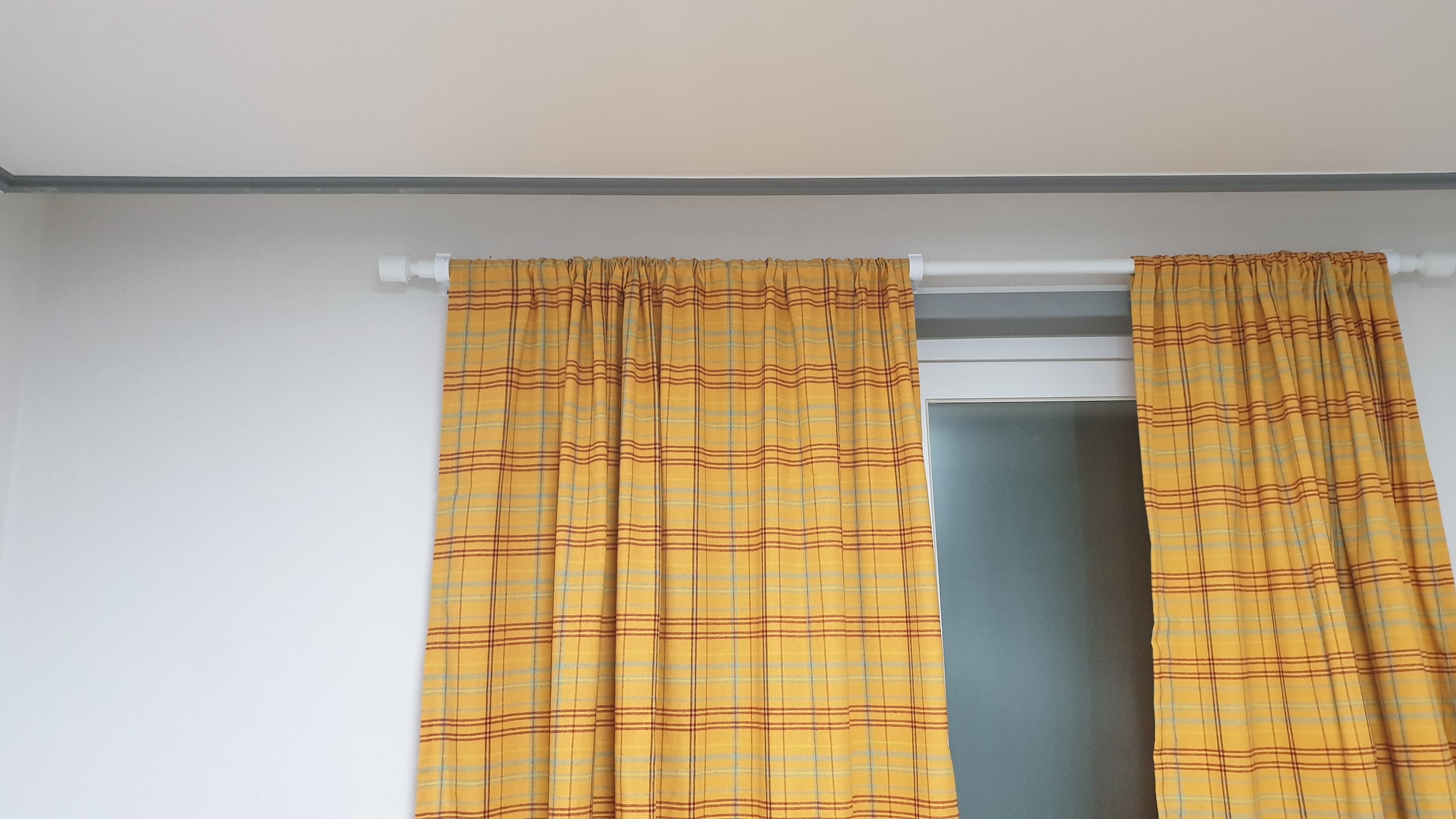 ウニコ　カーテン　ネイビー　イエローチェック ウニコ カーテン ネイビー イエローチェック ウニコ カーテンの通販