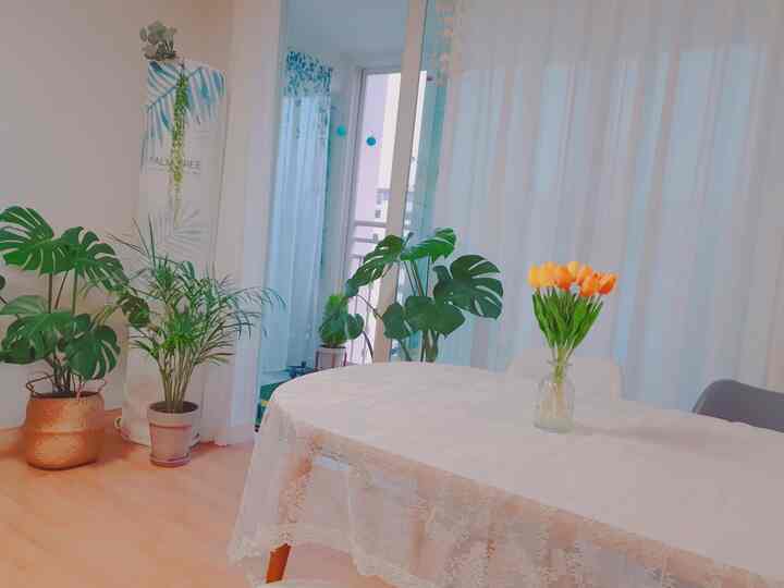 暗幕カーテンを蹴ってシャララしたシフォンカーテンつけましたㅎせっかくのシフォンだからプライバシーもされ雰囲気も良くなりました^^
チャーターハウスなので大きな変化はできませんが、少しアイテムで飾りました^^