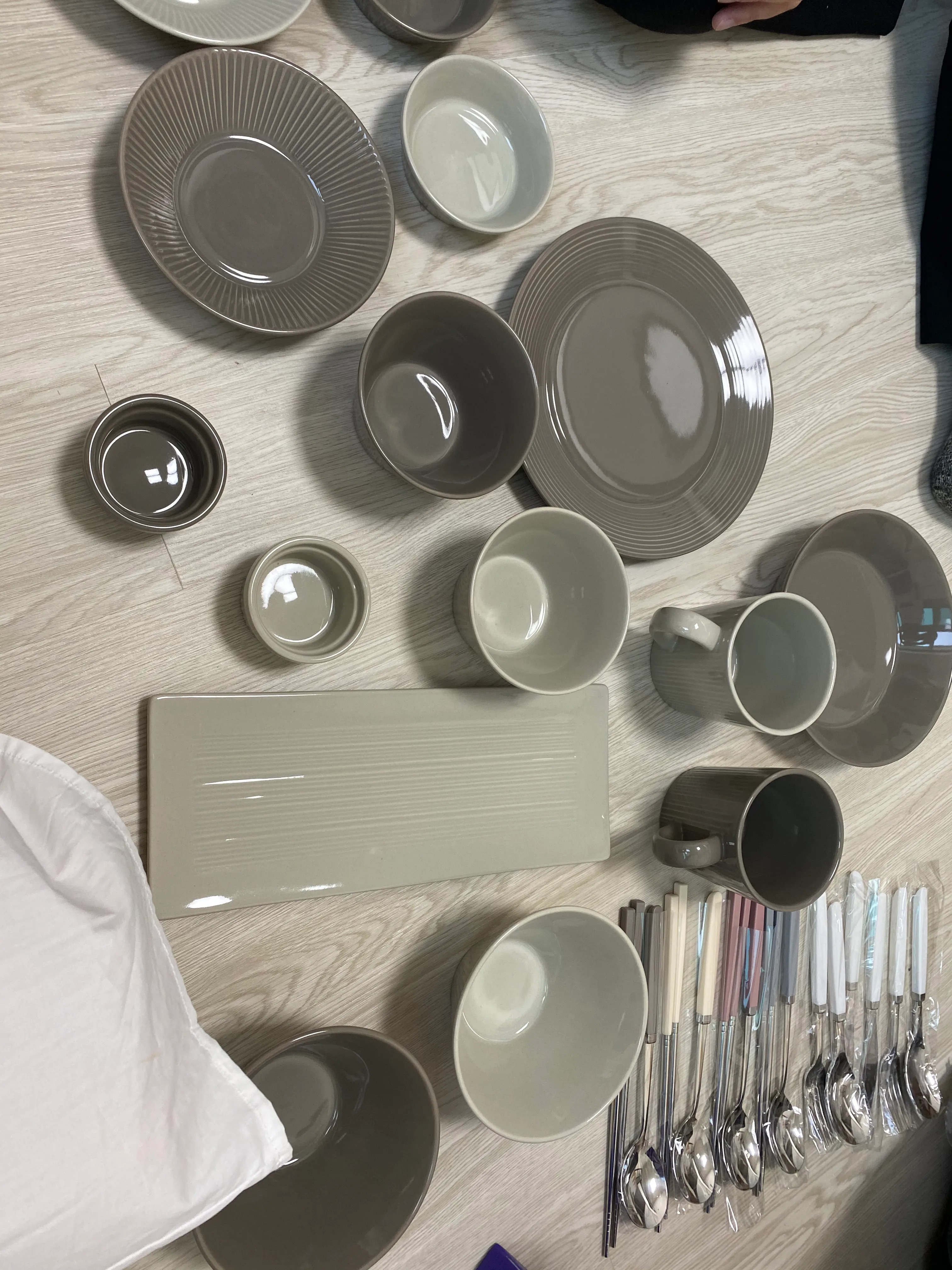 Lining Dinnerware & Plate Home Set for 2 (16-Piece) user photo