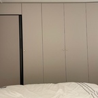 침대에 누워서 보이는 비스포크에어드레서와  붙박이장입니다! 색상 안맞을까봐 잠도 못잣는데 다행이네욤🙏