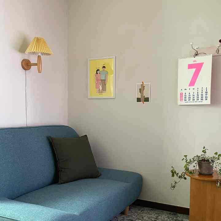 Simple living room with blue sofa and natural elements creating a cozy atmosphere