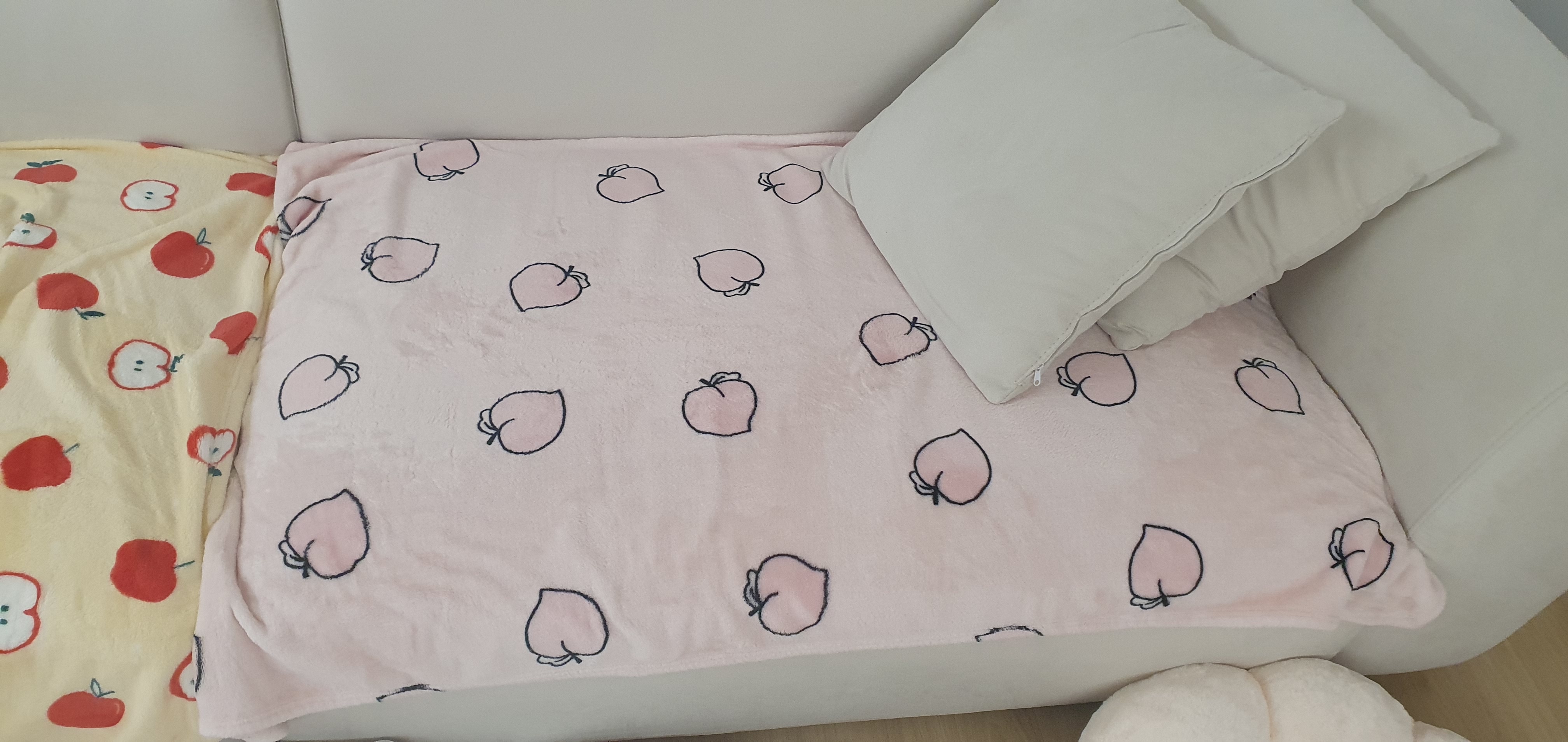 Momozzing Plush Blanket & Comforter user photo