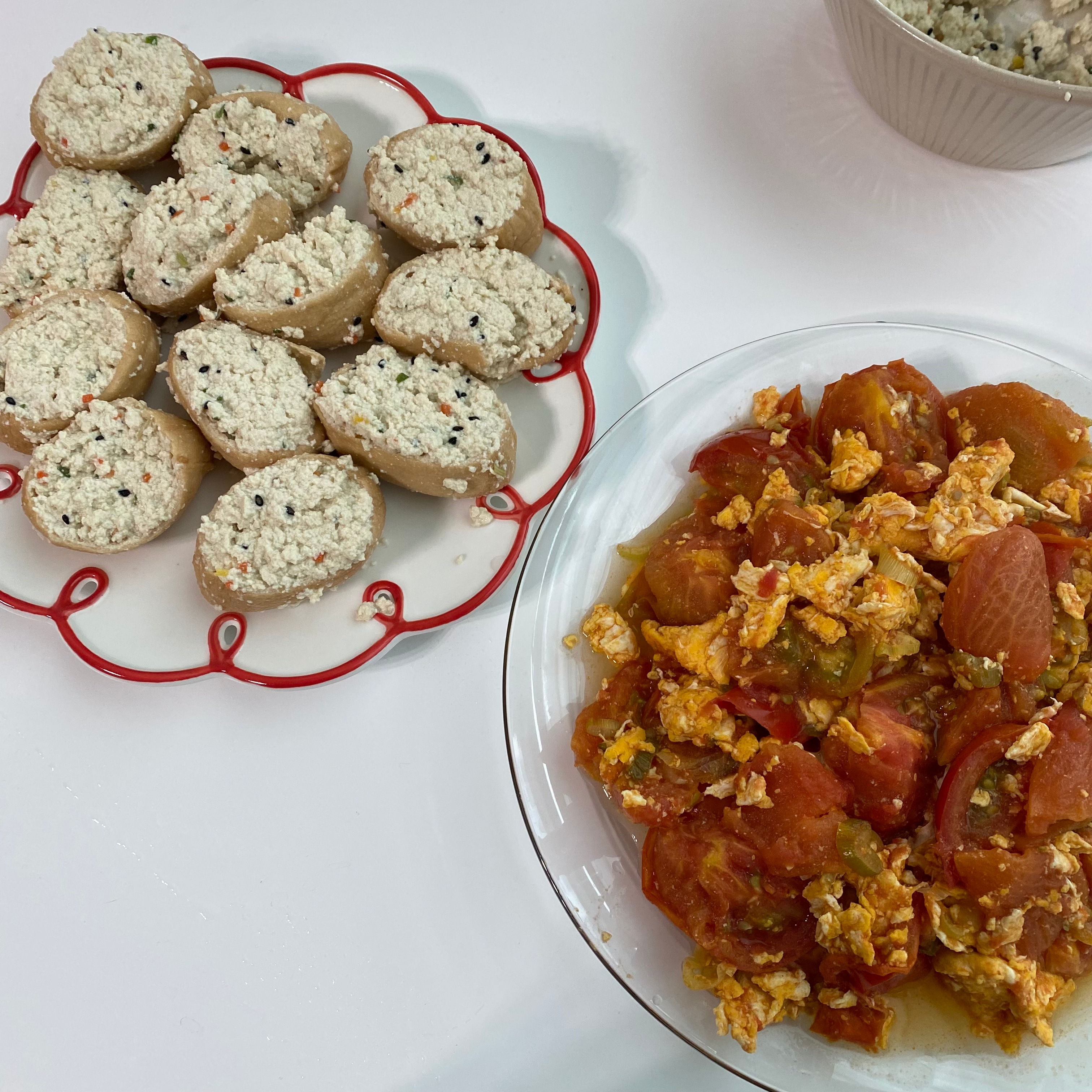 Hand-Drawn Retro Flower Plate user photo