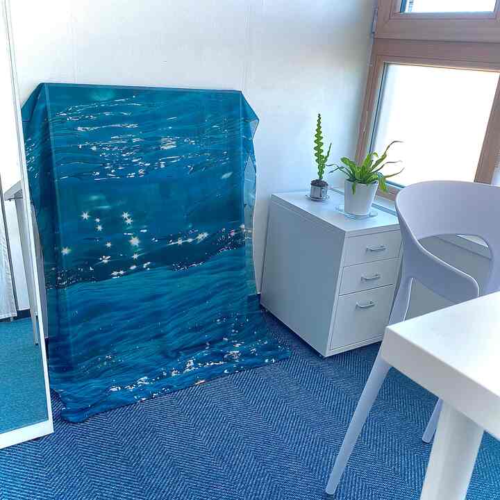 Making a small ocean in my room🌊
feat. Fabric poster

If you hang it in a frame, it looks pretty as it naturally flows down to the floor!

It was summer🏝🍉⛱